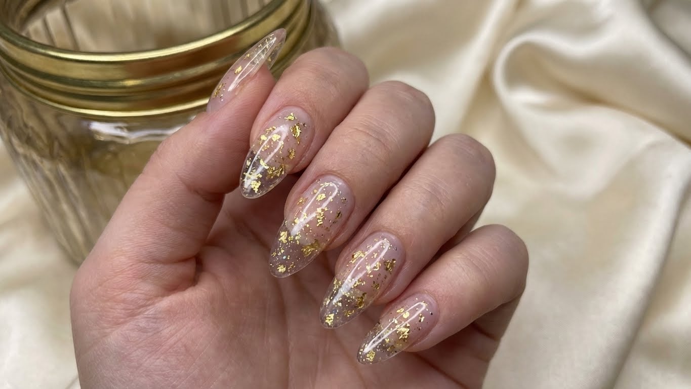 How to Get Sparkly Winter Nails: A Step-by-Step Guide