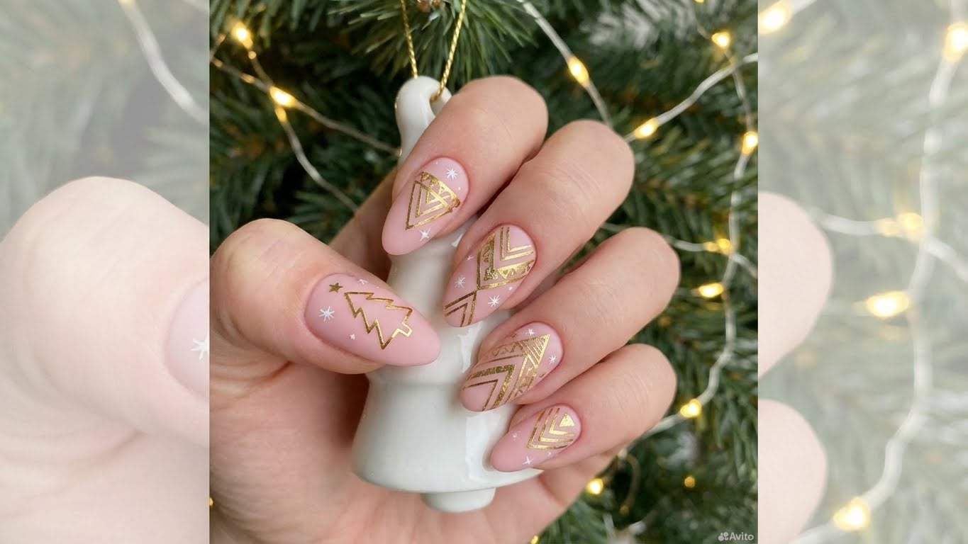 Glitter Holiday Nails: 10 Festive Ideas to Shine Your Season